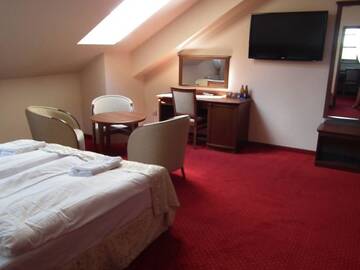 Фото номера Семейный люкс Отель Hotel Rytwiany г. Rytwiany 3