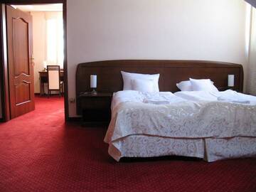 Фото номера Семейный люкс Отель Hotel Rytwiany г. Rytwiany 4